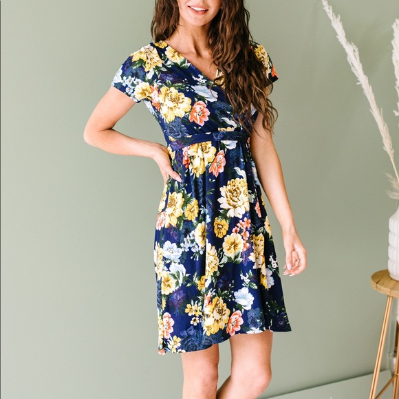 Stop & Smell the Roses Dress - Picture 4 of 10